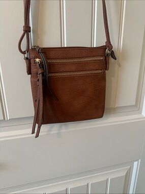 Stylish Brown Crossbody Bag with Dual Front Zippers